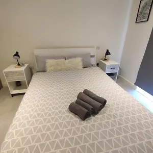 2 Bedroom 2 Bath 1 Ensuite In Roya Asenal Beautiful Views & Parking , London United Kingdom