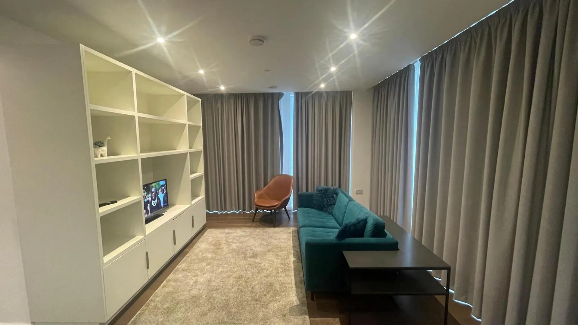 Roberts 2 Bed Apartment London